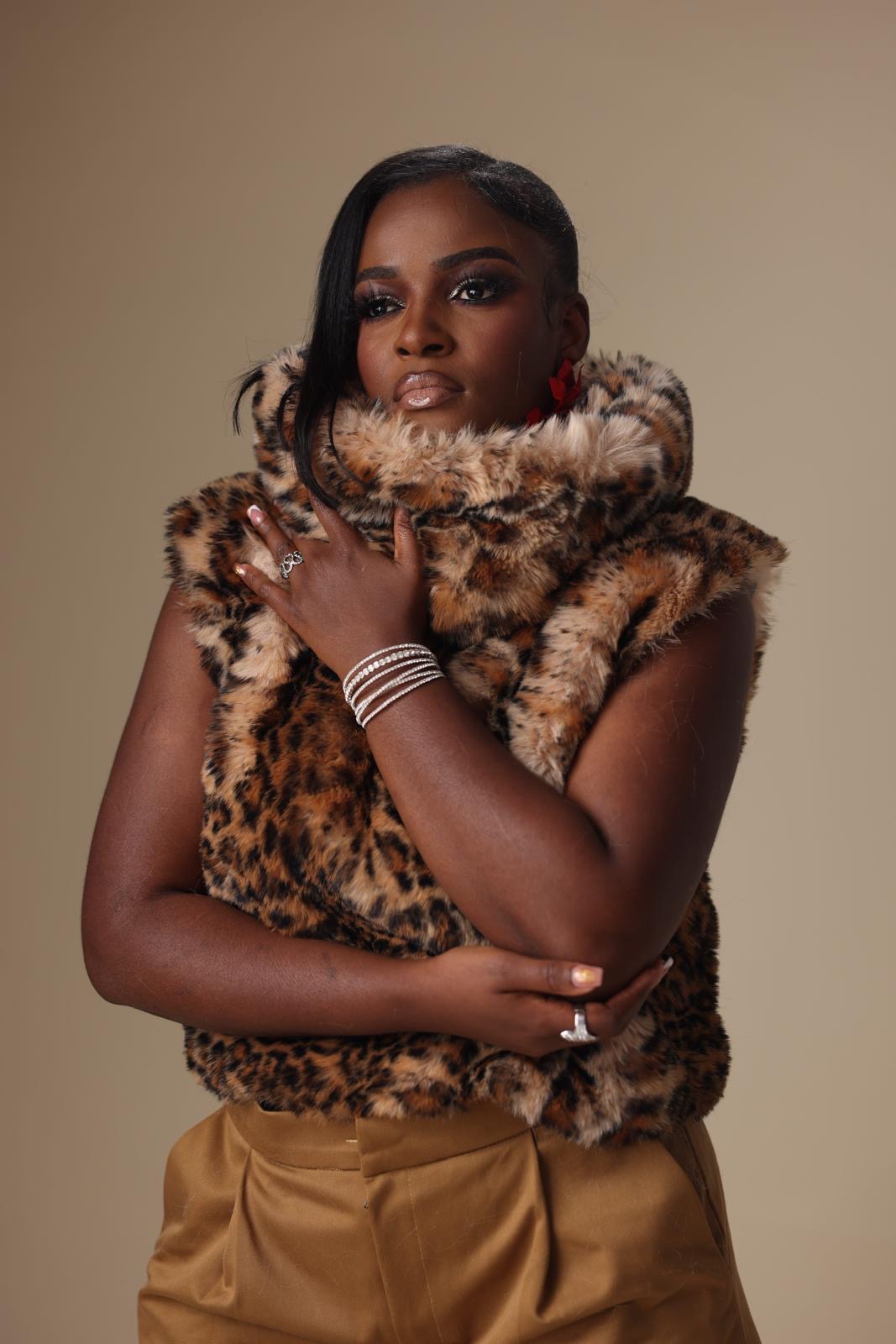 Turtle Neck fur tiger top